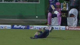 Hardik Pandya Slips While Trying To Catch Jos Buttler As Fans Say, 'Aisa Luck Virat, Rohit Ko Kya Nehi Milta' | IPL 2022 GT vs RR